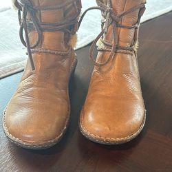 UGG Caspia 1932 Tan Leather Lace Up Ankle Sheepskin Warm Boots