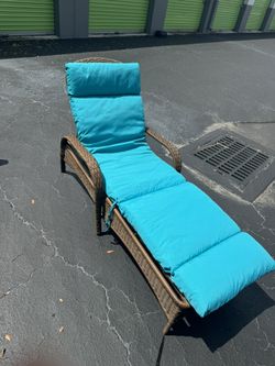 Outdoor Wicker Chaise Lounge