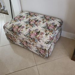Hassock/Footrest