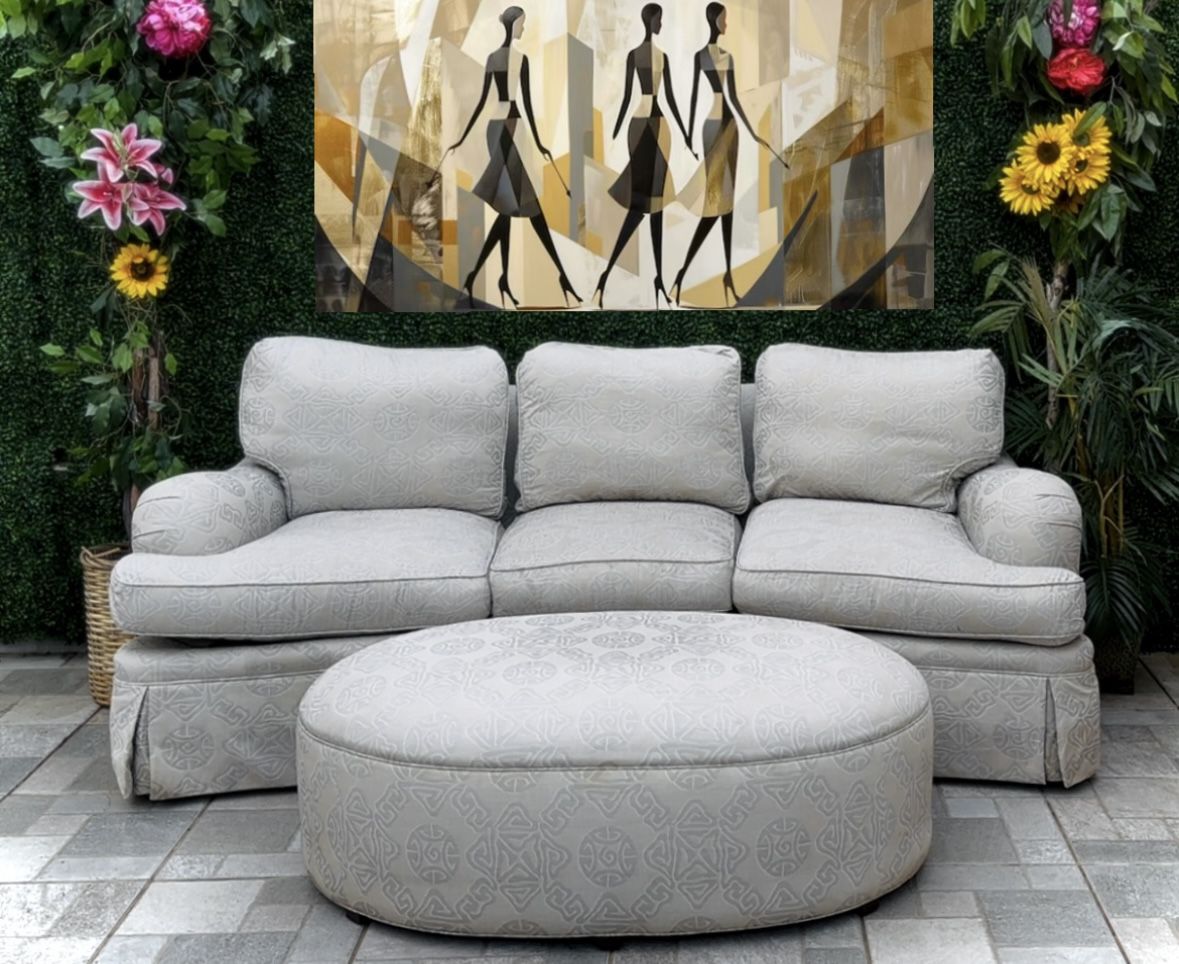 (Free Delivery 🚚) Vintage Off-White Curved Couch w/Ottoman