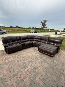 American Signature Sectional Couch. Delivery available