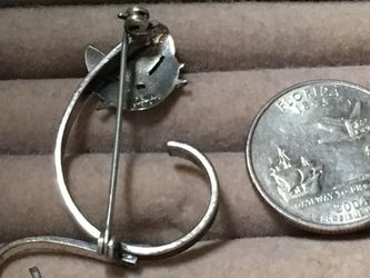 Cat brooch