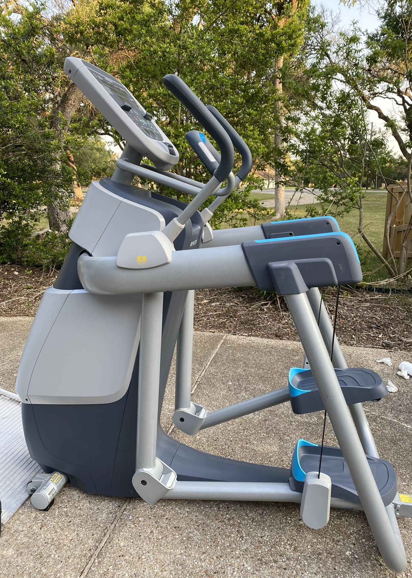 Precor AMT (Adaptive Motion Trainer) With Open Stride