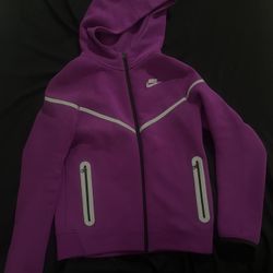 Reflective nike tech (bold berry)