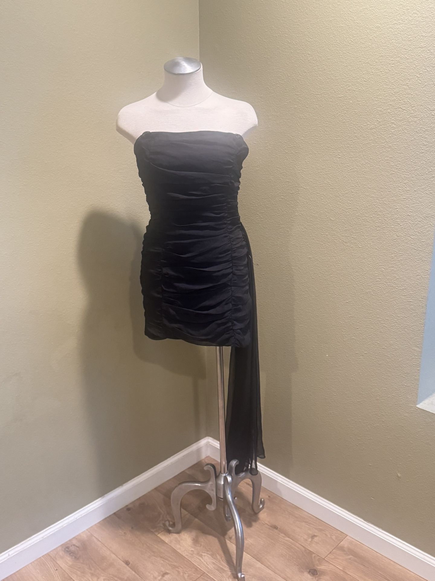 Lulu’s Women’s Dress – New Without Tags (NWOT)-M