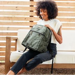 Petunia Pickle Bottom 2-in-1 Provisions Breast Pump & Diaper Bag