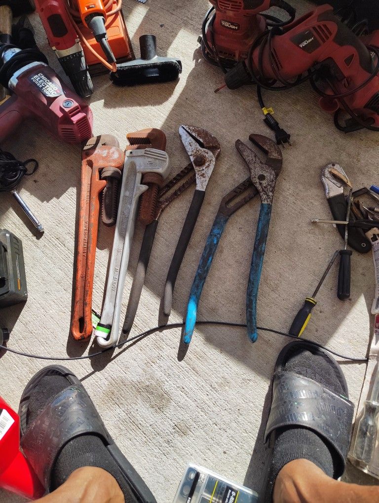 Heavy Duty Wrenches And Pliers