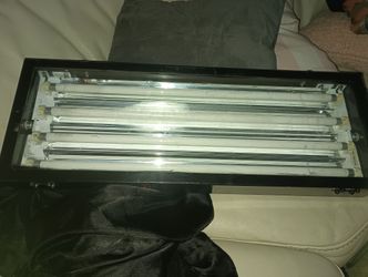 T5 Florescent Light 4 Bulbs Really Brite Only $30.......…