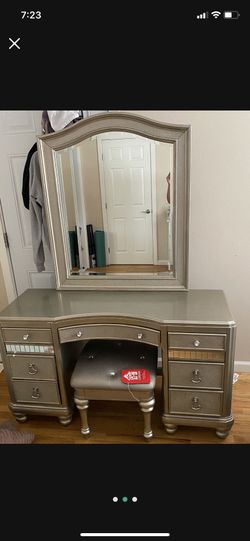 Mirror Vanity With Chair