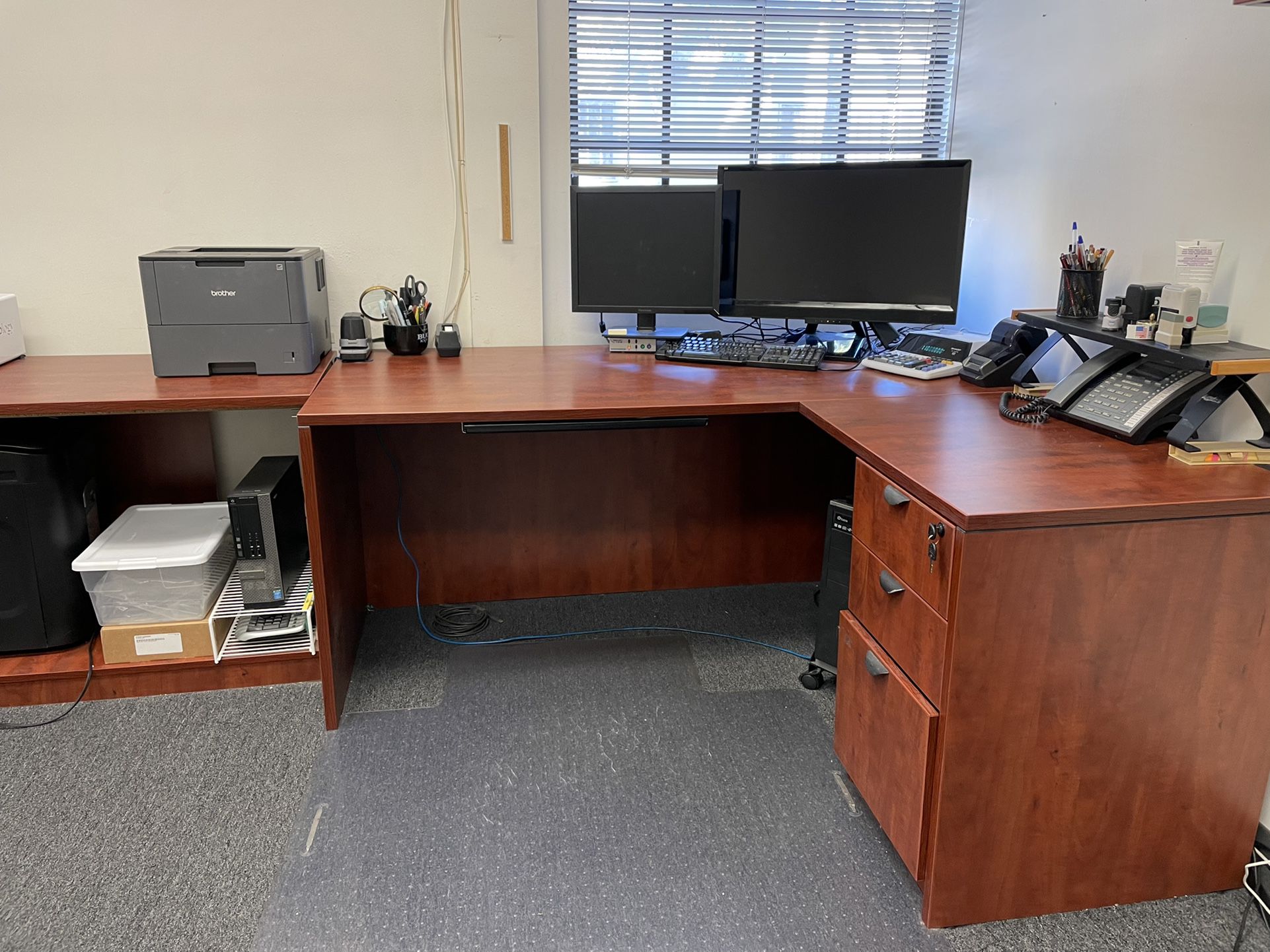 Office Furniture Suite With Upper Cabinet & Storage Table