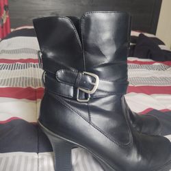 Woman's Black Boots