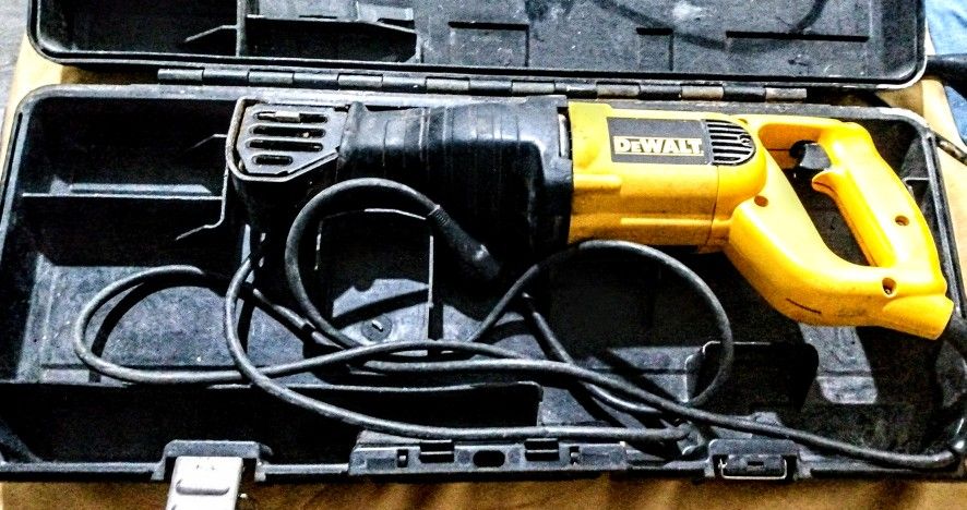 DeWalt DW304P reciprocating saw
