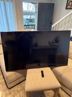 Large Flat Screen Samsung TV with Remote