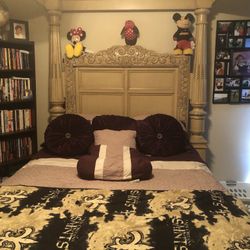 🌟 Stunning Canopy Bed – Solid Wood, Ornate Detail 🌟