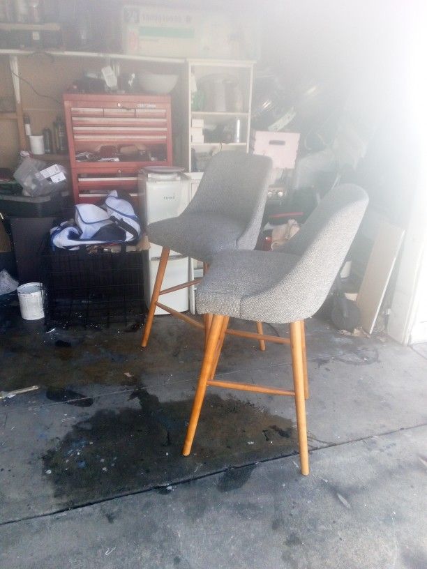 2 Bar Stools 