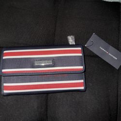 Tommy Hilfiger Women's Zipped Wallet