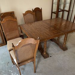 Dining Table w/chairs
