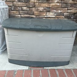 Rubermaid Container
