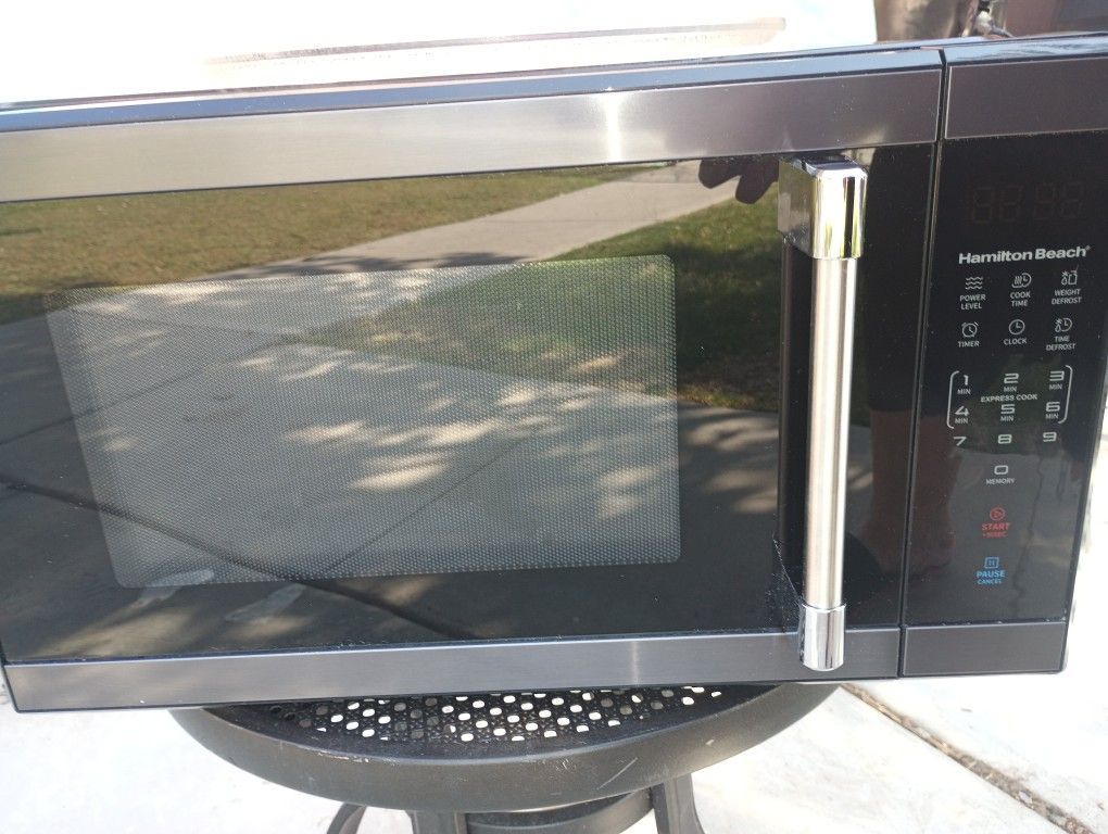 Like New Microwave 1,000 W