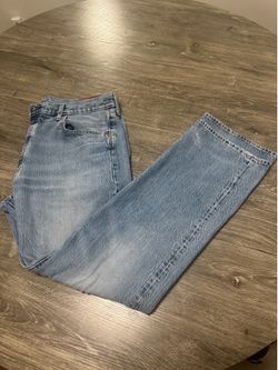 Very Good Men’s *Light Blue “Levi” Jeans Size W36 L32