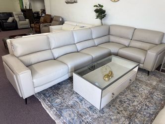Real top grain leather 5 pc sectional with 3 power recliners- Leiwert
