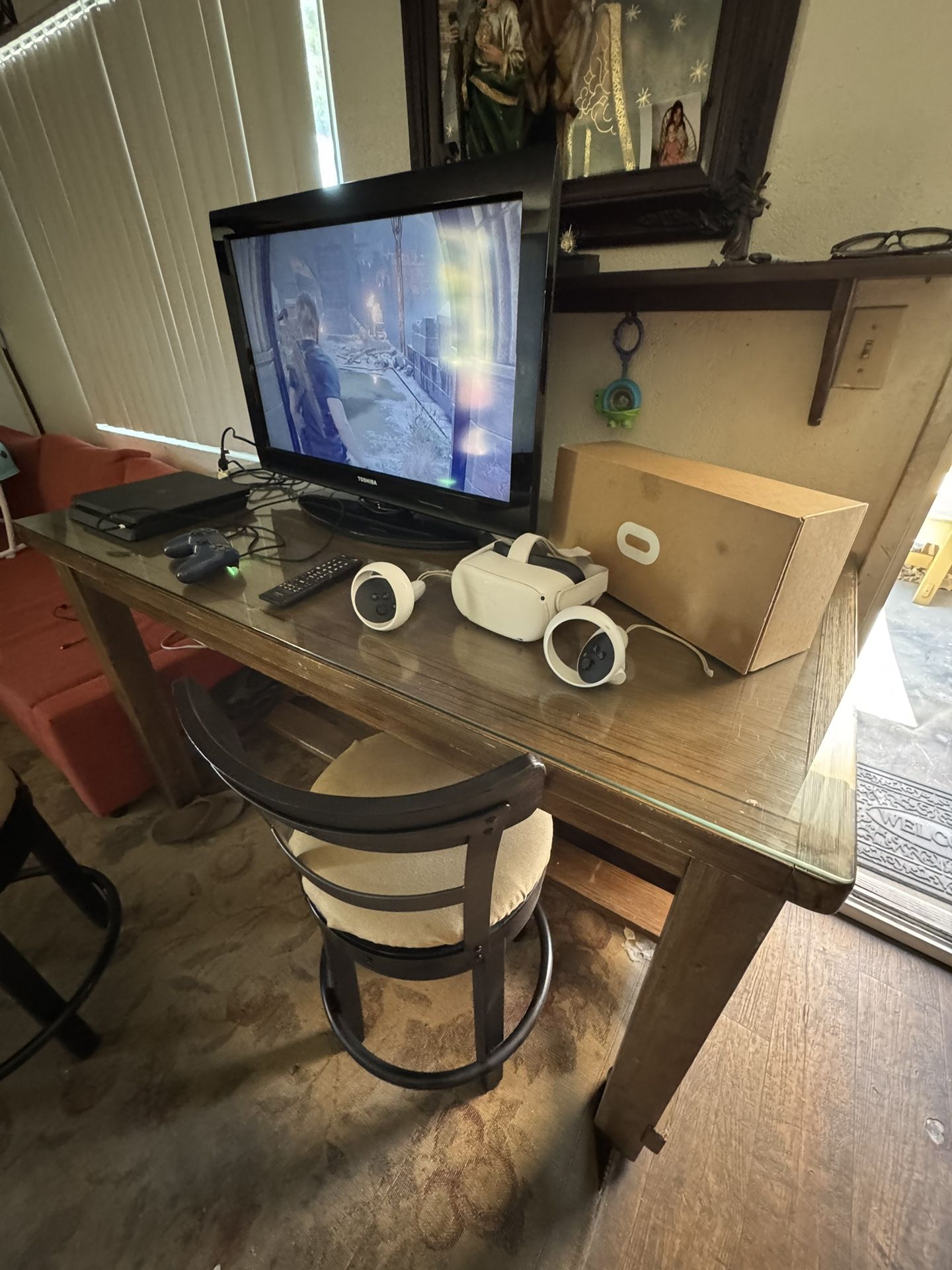 Ps4, Toshiba TV And Meta Quest 2 Bundle