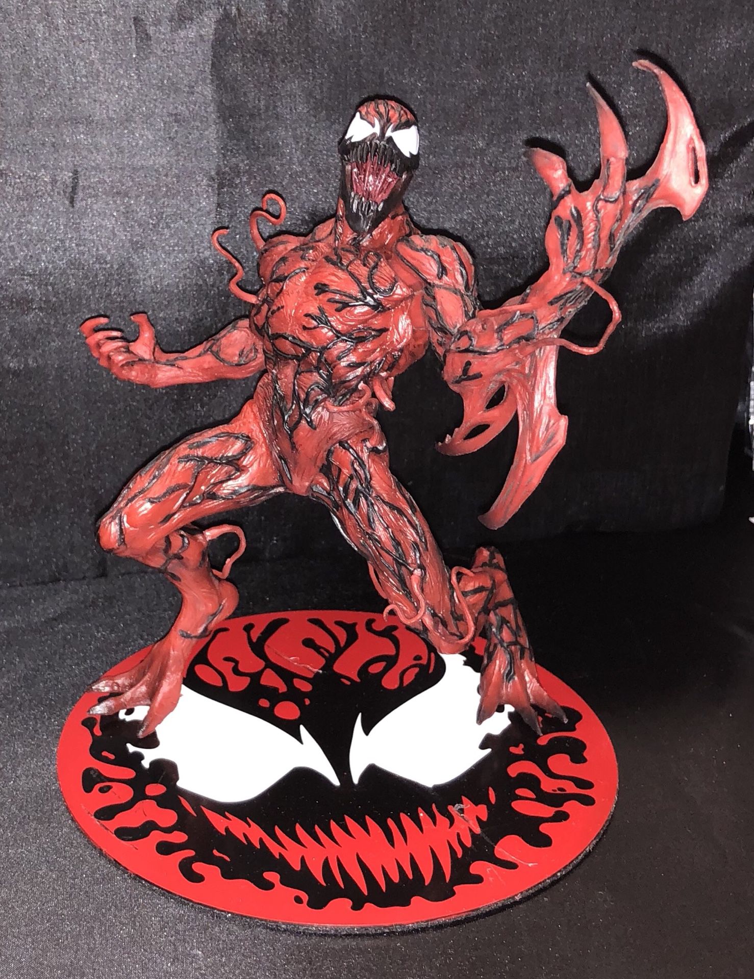 Carnage artfx statue magnetic base. Spiderman collectible