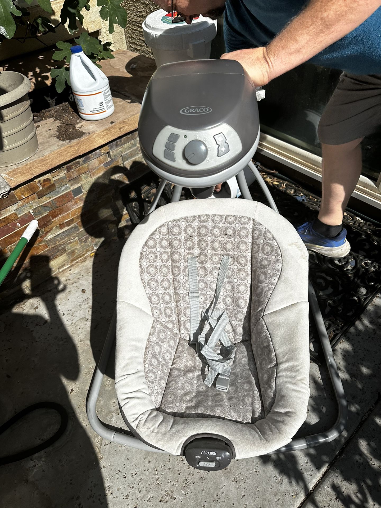 Graco baby swing, it’s lightly used