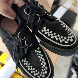 Tuk Shoes