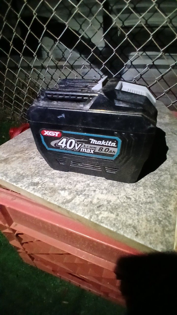 makita 40v max 8.0ah Li-on battery