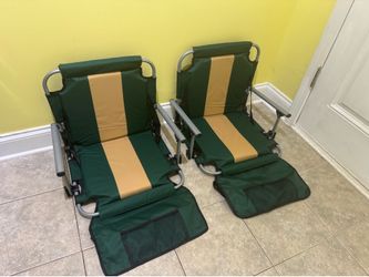 Set of 2 portable and foldable stadium seats in GOOD condition!