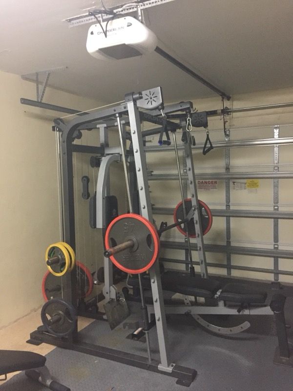 Golds gym platinum smith machine for Sale in Lake Worth, FL OfferUp