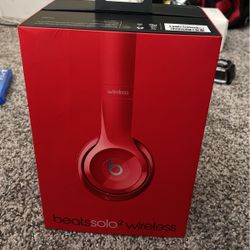 Beats Solo2 Wireless Headphones (Red)