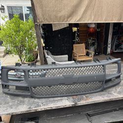 2003 Chevy Express Van Front Grill. 