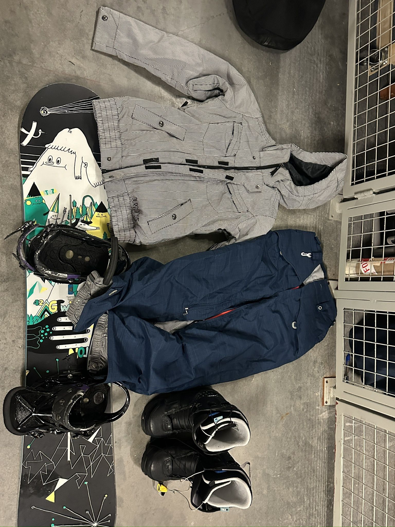 Women’s Snowboarding Bundle