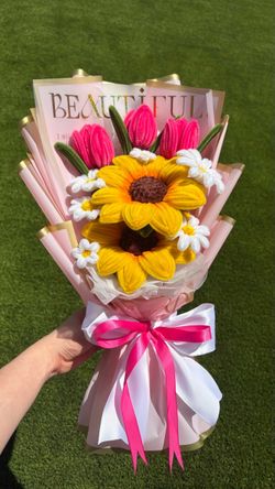 Bouquet of eternal flowers, made with pipe cleaner.