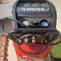 Husky Compressor 36Gallons, very good conditions. 