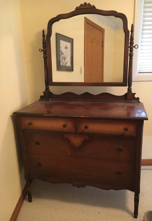 Vintage dresser and mirror 1940's for Sale in Gig Harbor, WA OfferUp