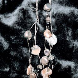 NECKLACE W/BLACK & SILVER ACCENTS 