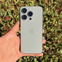 Unlocked iPhone 15 Pro - 128GB