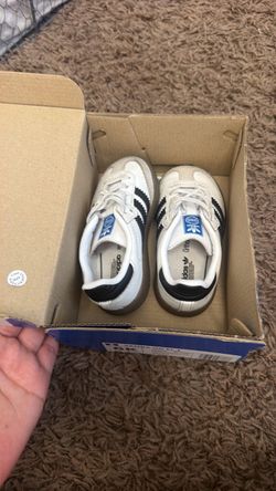 Size 6c toddler shoe adidas samba