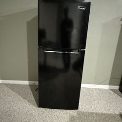 Magic Chef Black Refrigerator 