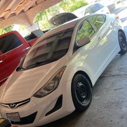2016 Hyundai Elantra Título Limpio 