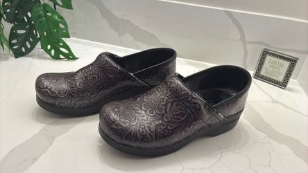 Clogs for Health Care Workers