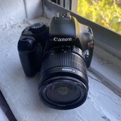 Canon EOS T3 DSLR Camera With 18-55mm Lens in Excellent Condition