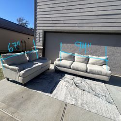 Couch/sectional/sofa/sala