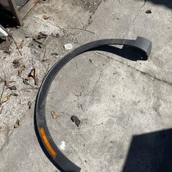 Kia Sportage Left Fender Molding OEM 