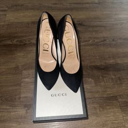 Gucci Black Heels Gold Gucci Print  