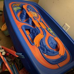 Hot Wheels Race Track 