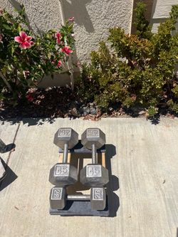 All still dumbbells All still dumbbells